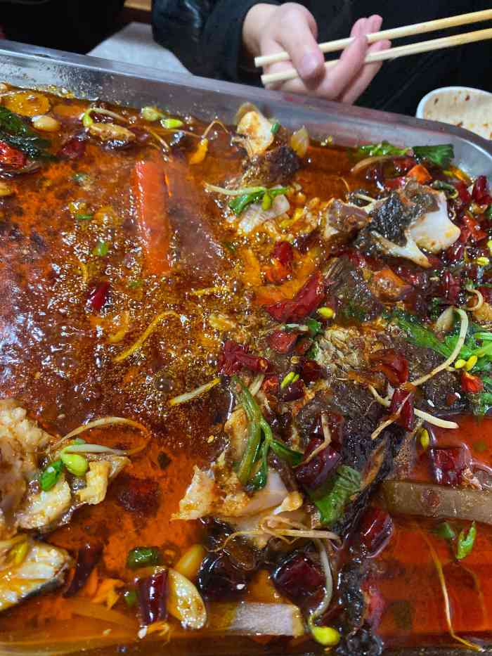 三江烤鱼(较场坝中街店)-"[薄荷]环境: 位于东门大桥地铁站c出口.