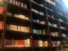 -钟书阁(松江泰晤士小镇店)