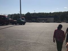 -窦店服务区-停车场