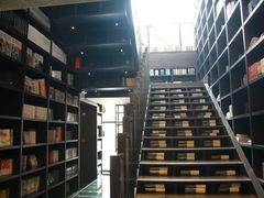 -钟书阁(松江泰晤士小镇店)