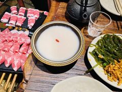 -老牌坊云南鱼豆花火锅(哈西万达店)
