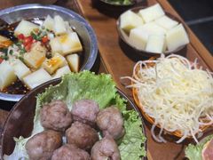 -黔有有贵州酸汤夺夺粉火锅(五味十字店)