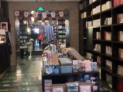 -钟书阁(松江泰晤士小镇店)