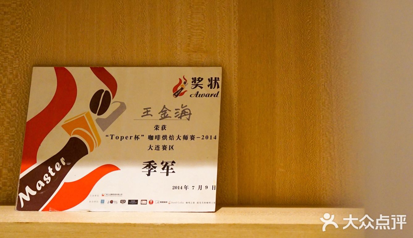 干杯热咖啡｜一整朵鲜花，真正的玫瑰拿铁🌹