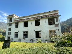 -四川汶川特大地震漩口中学遗址