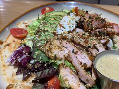 照烧鸡肉配牛油果拉法沙拉-HELLO 27 意面·沙拉·帕尼尼