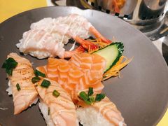 三文鱼很新鲜肥美-杭州临平万丽酒店·燃餐厅(人民大道店)