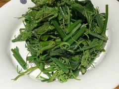 巧拌丝瓜尖-河沿肉饼Beijing Pie(锡拉胡同店)