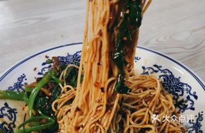 Premium Dry-stewed Pea and Pork Noodles