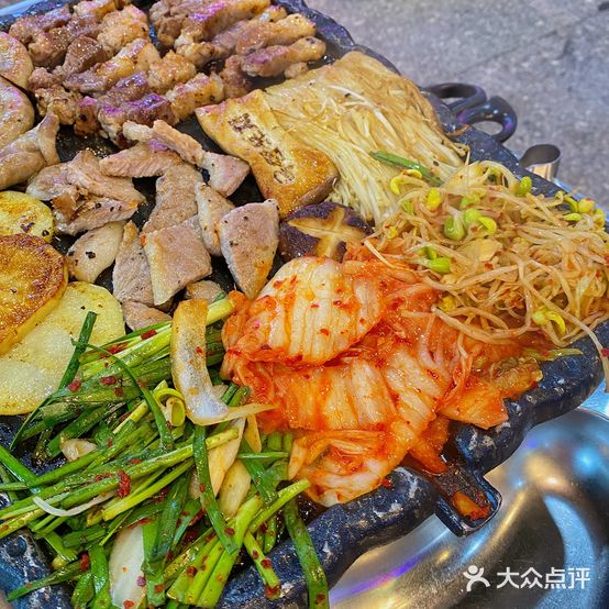 肉三布车·韩国大排档(西区店)
