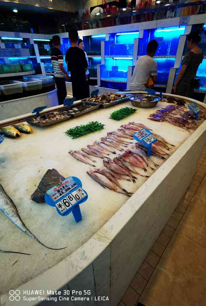 金鲤鱼大酒店-"第二次来金鲤鱼,最大的包厢,能坐二十几个.