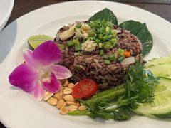 -Chom Cafe and Restaurant