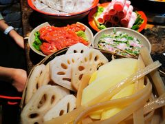 -四小区火锅·巷子里的重庆火锅(花照壁店)