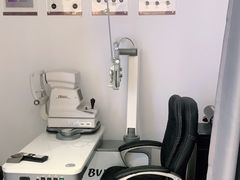 -博士眼镜集团石人工眼镜(虹口万泰店)