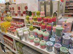 -名创优品(北京新中关购物中心地铁层店)