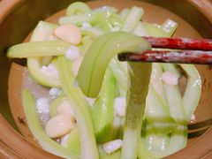 湖虾仁玉带丝瓜-南京大牌档(济南万象城店)