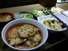 生姜烧盖浇饭、小银鱼沙拉-明日叶日本料理(新区淮海街店)