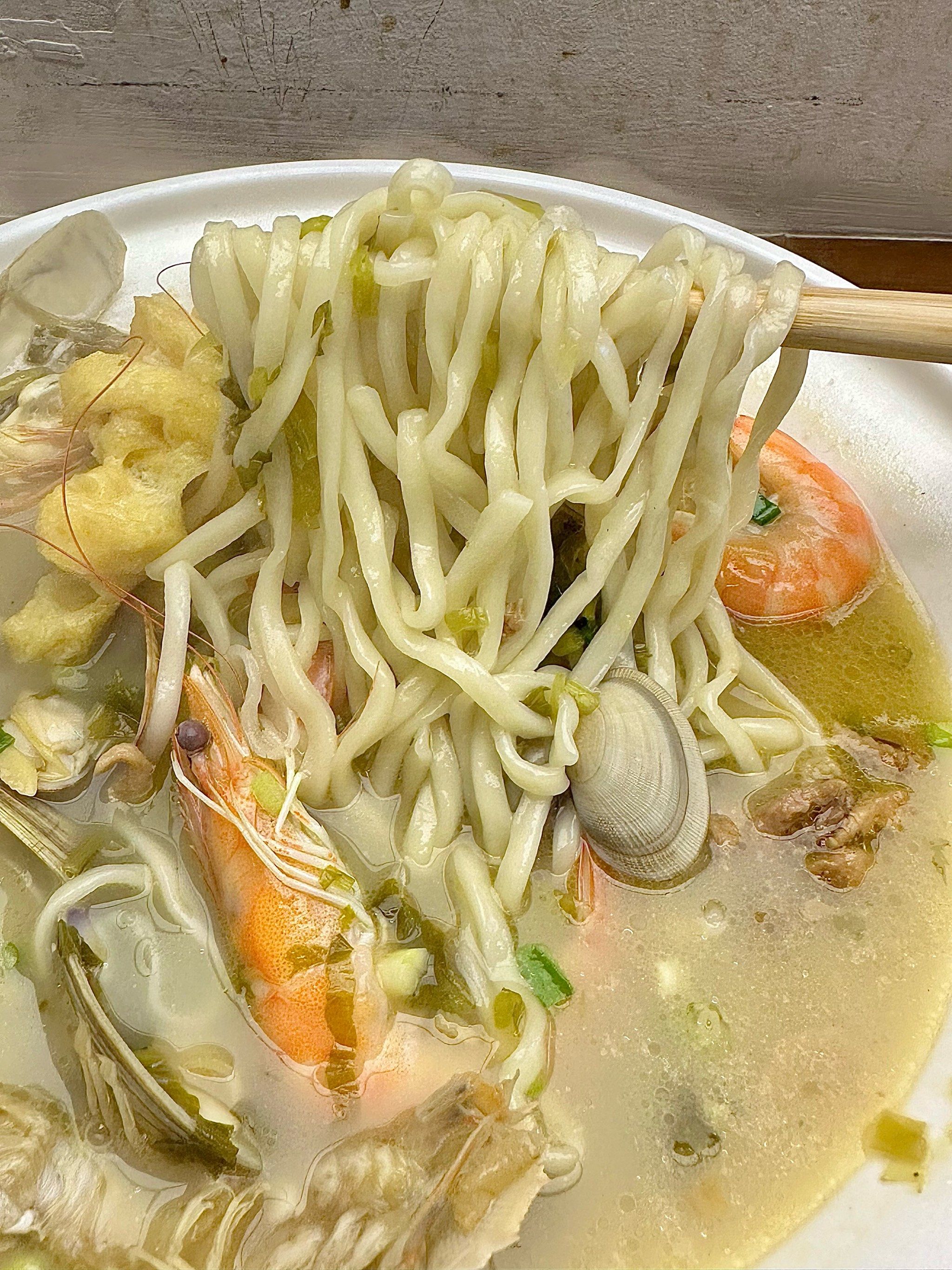 一碗料足的海鲜面真的很有吸引力🥰