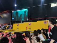 -嘿哟动霸CHUA·新潮玩运动娱乐中心·蹦床滑冰团建乐园