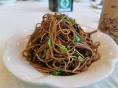 香椿苗拌黑豆腐丝-老浒记民俗酒楼(王府井店)