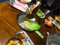 厚切猪肉-·缸桶屋·韩式牛肋条自助烤肉(西湖D11店)