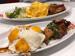 瑞士汁鸡髀葱油饭拼三眼仔煎蛋-Red Rice米饭主题餐厅(荔枝角店)