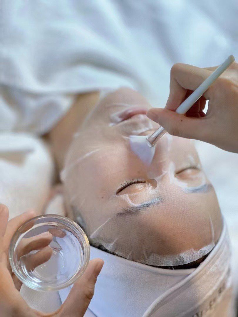 爆闭口,导致痘痘增生
你该抽点时间做个毛囊清洁舒缓了#皮肤管理