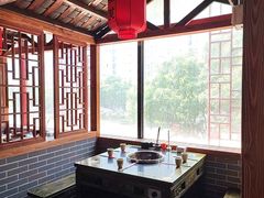 -宽板凳老灶火锅(台湾街店)