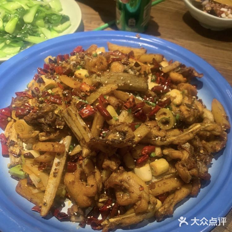 半步癫小酒一喝特别有当大侠的感觉 辣子鸡分量特别足