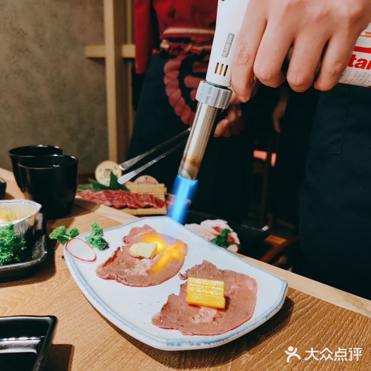 吃美味烤肉，幸乎？幸也！[奸笑]