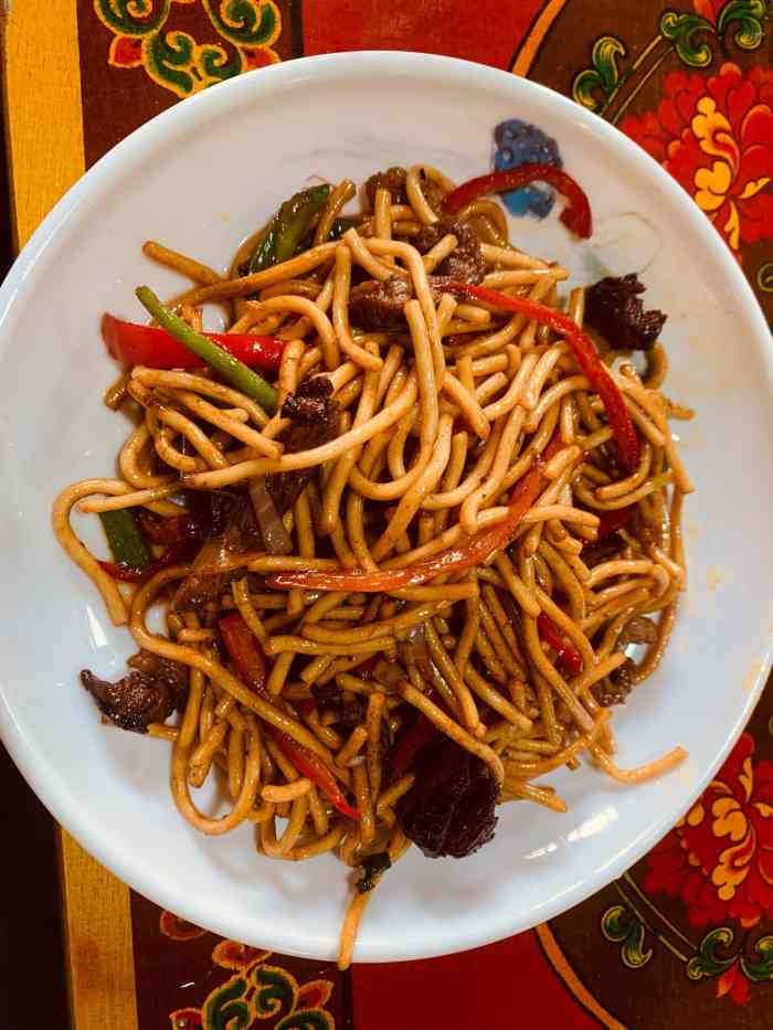 羊排有点腻呀炒藏面很好吃西红柿牛肉博饼也不错酥油茶超好喝