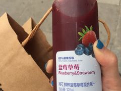 -瑞幸咖啡(岳家嘴地铁站店)