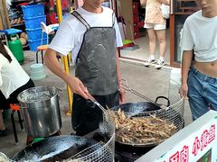 -黄利砖万峰林布依特色酸笋牛肉馆