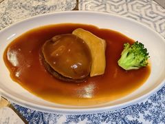 蚝皇鲜鲍鱼拼花胶筒-君来湖滨饭店·渔餐厅