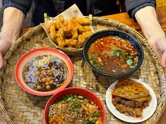 -爆炸头阿姨小四川正宗川味小吃(无任何分店)