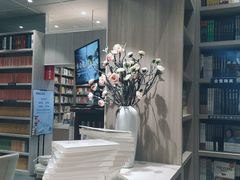 -钟书阁(群光广场店)