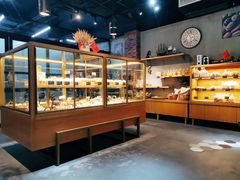 面包甜点陈列柜-啊噗吐呦现场烘焙(麦凯乐店)