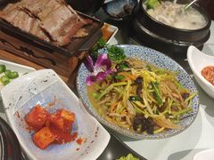 -益百岁牛尾汤(香山路店)