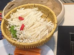 -老牌坊云南鱼豆花火锅(哈西万达店)