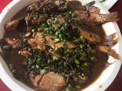 -亮河湾山庄