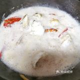 不要加水哈 烧熟后 加一只打散的鸡蛋 咖喱块