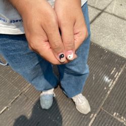 -花岐款式专研健康美甲沙龙