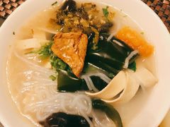 -上海滴水湖皇冠假日酒店