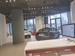 -TESLA 特斯拉(上海太古汇体验店)