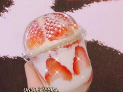 草莓乳酪杯-斑马叔叔甜品
