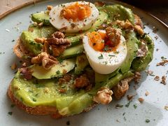 牛油果煮蛋吐司-RAC BAR(安福路店)