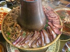 -石磨豆花家常菜·牦牛排土火锅
