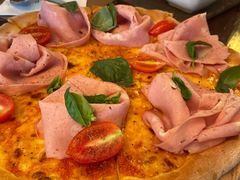 帕尔玛火腿和火箭生菜披萨-at cafe 意大利餐厅(集美店)