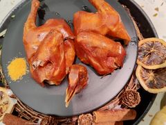 玻璃皮润烧乳鸽-大树餐厅(环球港店)