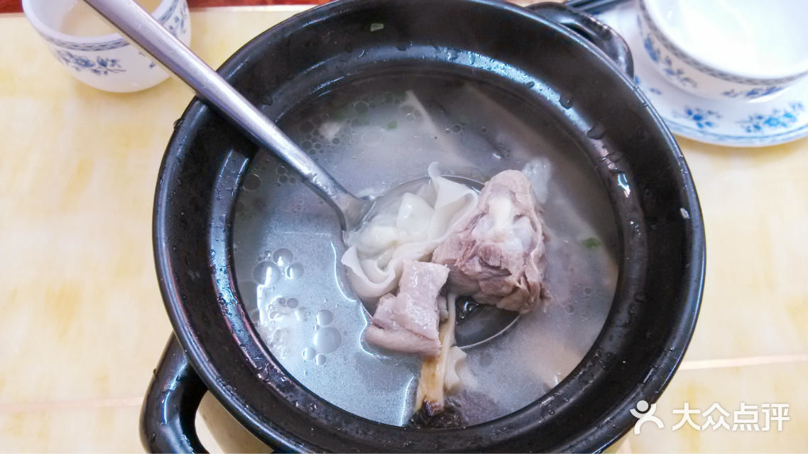 清蒸白水鱼鸭肉煲馄饨